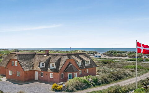 Gytha - 75M from the Sea: Gebirge, Senke, Bergdorf, Ferienort