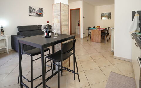 Cà Silvio: Möbel, Interior Design, Flooring, Fussboden, Stuhl, Holz, Küche & Esszimmer Tisch, Tabelle, Zimmer, Esszimmer