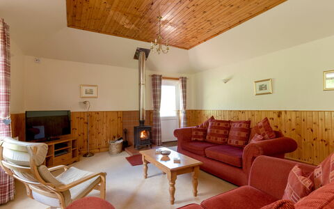 Doonans Cottage: Interior Design, Holz, Decke, Flooring, Fussboden, Möbel, Zimmer, Holzbeize, Cabinetry, Wohnzimmer