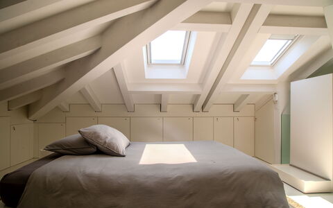 Villa Rosa Del Mare: Holz, Schlafzimmer, Interior Design, Decke, Bett, Flooring, Fussboden, Beleuchtung, Zimmer, Bedding