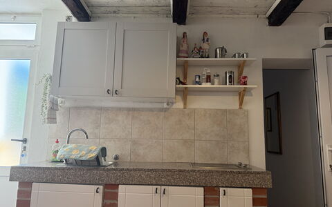 Appartamento Olive Garden, Ac, Wifi, Hvar: Küche, Countertop, Holz, Flooring, Cabinetry, Interior Design, Möbel, Küchengerät, Fussboden, Major Appliance