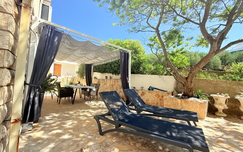 Appartamento Olive Garden, Ac, Wifi, Hvar: Gartenmöbel, Möbel, Schwimmbad, Schatten, Stuhl, Resort, Eco Hotel, Flagstone, Sonnenliege, Terrasse