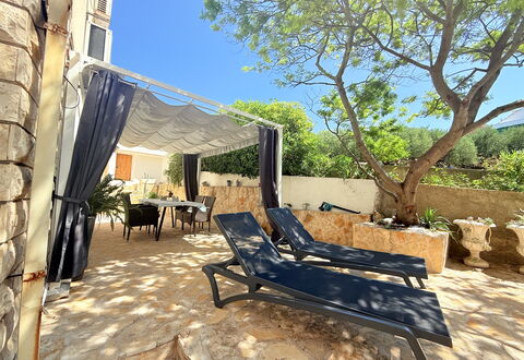 Appartamento Olive Garden, Ac, Wifi, Hvar: Gartenmöbel, Möbel, Schwimmbad, Schatten, Stuhl, Resort, Eco Hotel, Flagstone, Sonnenliege, Terrasse