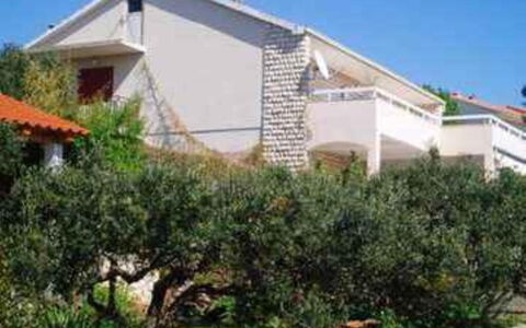 Peaceful Apartment With Beautiful View - Hvar: Wohngebiet, Haus, Strauch, Zuhause, Dach, Estate, Hütte, Vorort, Garten