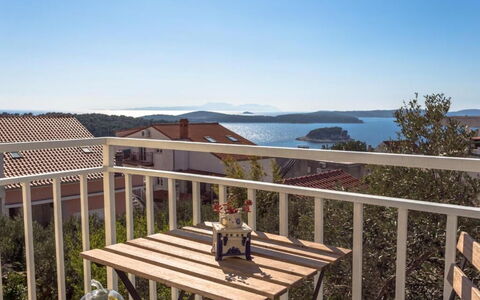 Peaceful Apartment With Beautiful View - Hvar: Wohngebiet, Balkon, Wohnung, Veranda, Dämmerung, Estate, Abend, Sonnenuntergang, Geländer, Deck