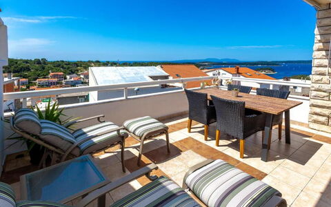 Peaceful Apartment With Beautiful View - Hvar: Wohnung, Balkon, Resort, Estate, Eigentumswohnung, Hotel, Villa, Eco Hotel, Gartenmöbel, Penthouse