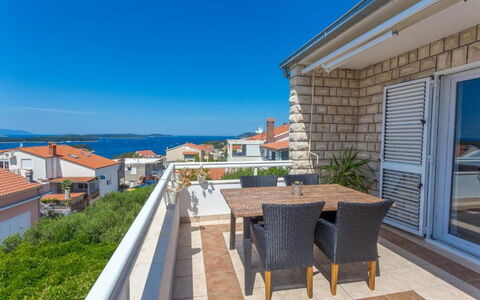 Peaceful Apartment With Beautiful View - Hvar: Wohnung, Meer, Balkon, Küste, Villa, Resort, Eco Hotel, Geländer, Penthouse, Zimmerpflanze