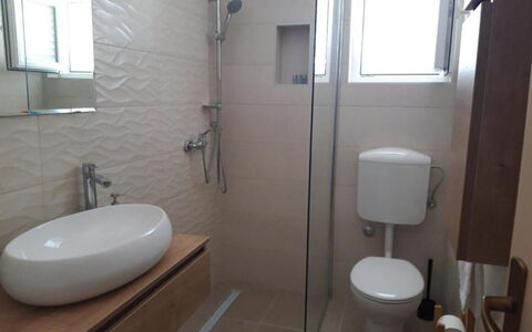 Peaceful Apartment With Beautiful View - Hvar: Badezimmer, Bad Sink, Armatur, Flooring, Fussboden, Wand, Sinken, Interior Design, Toilette, Toilleten Sitz