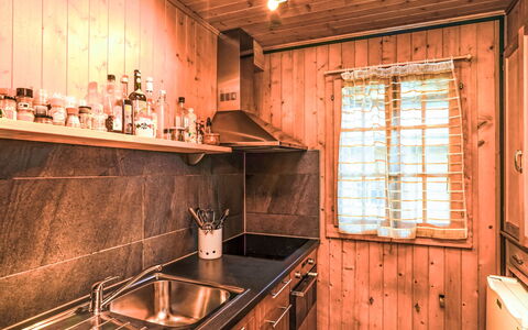 La Capsule: Holz, Decke, Fussboden, Flooring, Holzbeize, Hartholz, Zimmer, Light Fixture, Blockhaus, Küche
