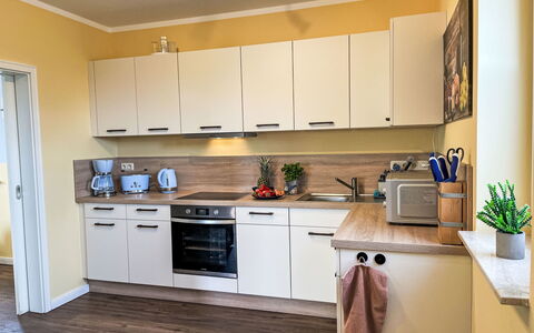 Finca Wismaria: Küchengerät, Küche, Countertop, Cabinetry, Möbel, Major Appliance, Interior Design, Flooring, Holz, Haushaltsgerät