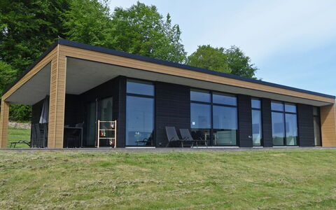 Hildegunda - 600M from the Sea: Dach, Haus, Zuhause, Hütte, Tür, Abstellgleis, Deck, Veranda, Planke, Hartholz