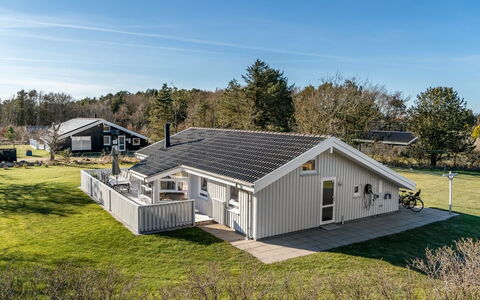 Henri - 1.2Km from the Sea: Estate, Schatten, Auffahrt, Bauernhaus