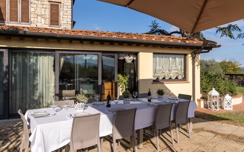 Villa L'elsa Beautiful Country Home With View: Möbel, Tabelle, Zuhause, Haus, Küche & Esszimmer Tisch, Stuhl, Schatten, Esszimmer, Balkon