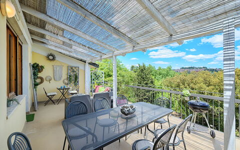 Casamia Tuscan Oasis: 4Br Panoramic Penthouse, Sky: Möbel, Stuhl, Gartenmöbel, Veranda, Tabelle, Tisch Im Freien, Schatten, Küche & Esszimmer Tisch, Balkon, Deck