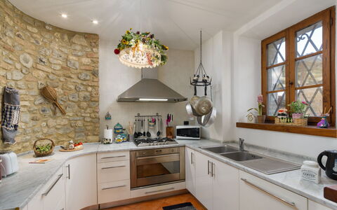 Capanna Al Lago: Küche, Interior Design, Countertop, Möbel, Wand, Flooring, Light Fixture, Decke, Küchengerät, Zuhause