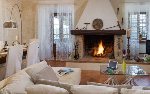Capanna Al Lago: Möbel, Interior Design, Flooring, Holz, Fussboden, Zimmer, Wohnzimmer, Beleuchtung, Decke, Feuerstelle