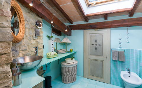 Capanna Al Lago: Interior Design, Armatur, Wand, Badezimmer, Bad Sink, Flooring, Zapfhahn, Sinken, Möbel, Decke