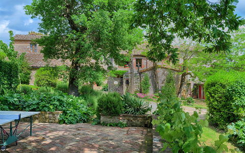 Podere Lorena, Charming Tuscan Farmhouse: Strauch, Garten, Hinterhof, Ground, Frühling, Hütte, Landscaping, Backstein, Garten
