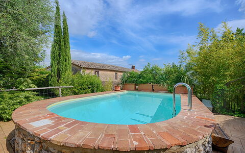 Podere Lorena, Charming Tuscan Farmhouse: Schwimmbad, Verbundwerkstoff, Backstein, Hinterhof, Gartenmöbel, Hazienda, Water Feature, Flagstone, Villa, Eco Hotel