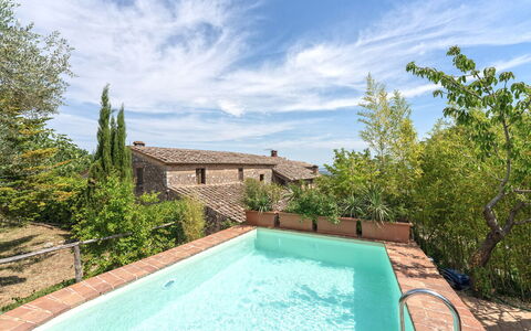 Podere Lorena, Charming Tuscan Farmhouse: Blau, Die Architektur, Schwimmbad, Verbundwerkstoff, Estate, Hazienda, Villa, Bauernhaus, Hof, Hinterhof