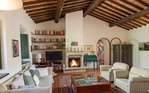 Casale del Timignano, Private Villa with Huge Gard: Möbel, Interior Design, Wand, Couch, Flooring, Holz, Zuhause, Wohnzimmer, Zimmer, Decke