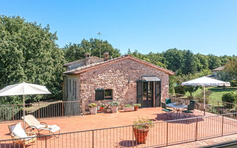 Casale del Timignano, Private Villa with Huge Gard: Hütte, Backstein, Estate, Garten, Bauernhaus, Blumentopf, Villa, Zimmerpflanze, Balkon, Hinterhof