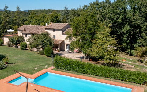 Casale del Timignano, Private Villa with Huge Gard: Schwimmbad, Wohngebiet, Haus, Estate, Zuhause, Menschliche Siedlung, Bauernhaus, Hazienda, Villa, Garten