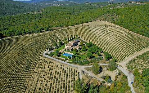 La Dimora del Chianti Dimora: Stunning Tuscan Vill: Vogelperspektive, Plantage, Landschaft, Luftaufnahmen, Wohngebiet, Grundstueck, Landwirtschaft, Ländliches Gebiet, Einfach, Feld