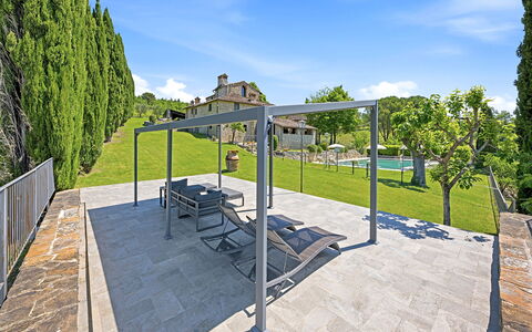 La Dimora del Chianti Dimora: Stunning Tuscan Ston: Verbundwerkstoff, Möbel, Schatten, Gartenmöbel, Garten, Outdoor Struktur, Beton, Landscaping, Flagstone, Pergola