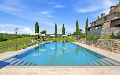 La Dimora del Chianti Dimora: Stunning Tuscan Ston: Blau, Schwimmbad, Estate, Villa, Eco Hotel, Landscaping, Resort, Villa, Bauernhaus