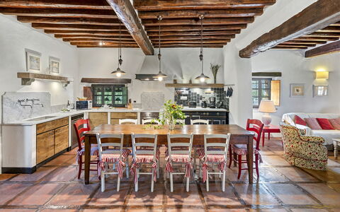 La Dimora del Chianti Dimora: Stunning Tuscan Ston: Möbel, Interior Design, Flooring, Holz, Decke, Fussboden, Tabelle, Stuhl, Küche, Beleuchtung