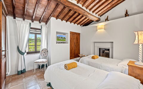 La Dimora del Chianti Dimora: Stunning Tuscan Ston: Zuhause, Möbel, Haus, Bett, Schlafzimmer, Wohnung, Resort, Villa, Hotel, Estate