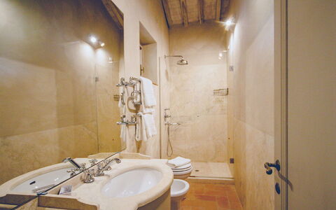 Villa Petrosa: Your Private Escape Overlooking the: Interior Design, Flooring, Wand, Fussboden, Armatur, Decke, Möbel, Badezimmer, Beleuchtung, Zimmer
