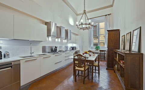 Elegant Suite: Florence Apartment with View on Med: Küche, Flooring, Interior Design, Holz, Möbel, Countertop, Decke, Küchengerät, Fussboden, Cabinetry