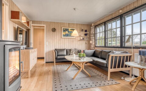 Thorir - 500M from the Sea: Möbel, Holz, Interior Design, Flooring, Fussboden, Decke, Wohnzimmer, Couch, Zimmer, Hartholz