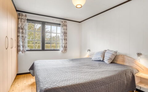 Thorir - 500M from the Sea: Bett, Schlafzimmer, Holz, Interior Design, Möbel, Fussboden, Decke, Bettdecke, Flooring, Zimmer