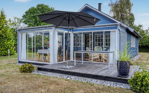 Thorir - 500M from the Sea: Dach, Zuhause, Tür, Hütte, Veranda, Garten, Garten, Gartenbauten, Schatten, Deck
