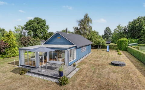 Thorir - 500M from the Sea: Estate, Schatten, Auffahrt, Bauernhaus