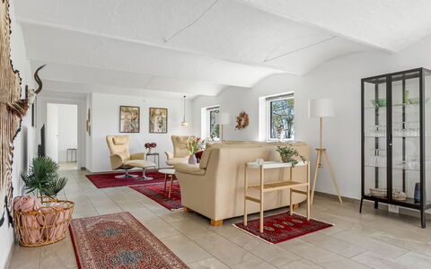Ilsebeth - 400M from the Sea: Möbel, Interior Design, Flooring, Wand, Couch, Fussboden, Decke, Wohnzimmer, Zimmer, Beleuchtung