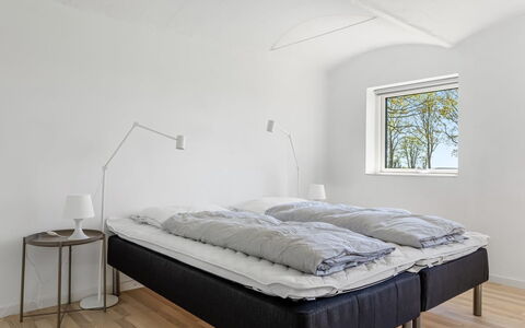 Ilsebeth - 400M from the Sea: Flooring, Fussboden, Interior Design, Möbel, Schlafzimmer, Bett, Linens, Bedding, Decke, Bettrahmen