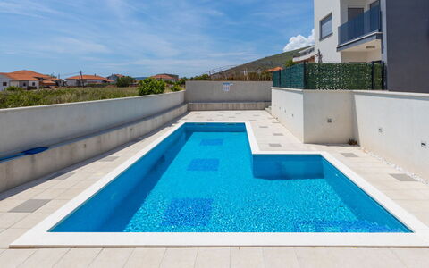 Sole: Schwimmbad, Verbundwerkstoff, Wohnung, Resort, Fliese, Eigentumswohnung, Water Feature, Hotel, Estate, Villa
