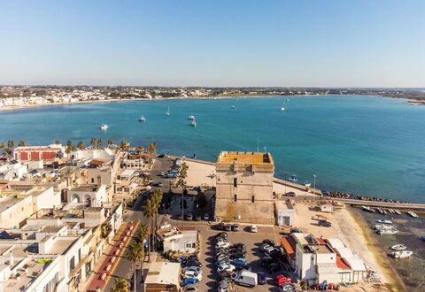 Villetta Sogno Di Mare In Porto Cesareo: Himmel, Gewässer, Wasserweg, Küste, Sommer, Küsten Und Ozeanische Forms, Meer, Kanal, Strand, Touristenattraktion