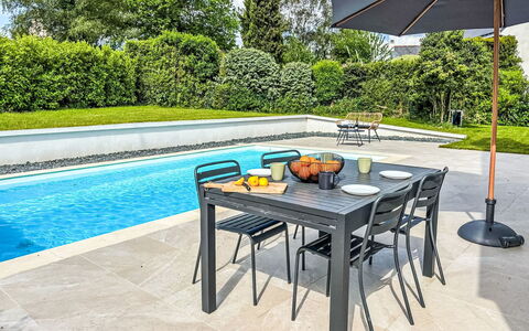 La Tour Bourgerel avec Piscine: Möbel, Gartenmöbel, Tisch Im Freien, Stuhl, Küche & Esszimmer Tisch, Terrasse, Garten, Schwimmbad, Schatten, Eco Hotel