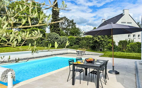 La Tour Bourgerel avec Piscine: Schwimmbad, Gartenmöbel, Möbel, Garten, Resort, Verbundwerkstoff, Schatten, Eco Hotel, Blumentopf