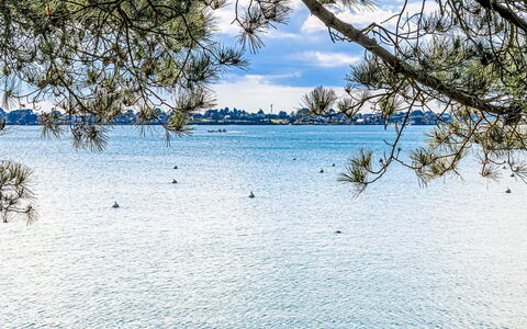 La Tour Bourgerel avec Piscine: Blau, Wasser, Wasservorräte, Daytime, Gewässer, Natur, Ast, See