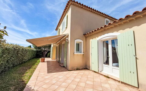 Villa la Pivoine: Wohngebiet, Zuhause, Estate, Schatten, Balkon, Villa, Auffahrt, Hazienda, Zimmerpflanze, Veranda