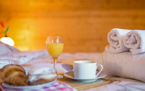 Lea: Möbel, Servierware, Linens, Frühstück, Dishware, Essen, Tasse, Teetasse