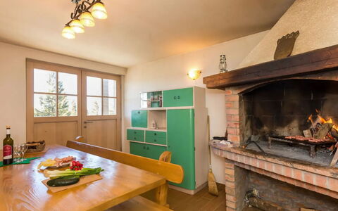 Lea: Holz, Decke, Interior Design, Möbel, Zimmer, Holzbeize, Light Fixture, Stuhl, Cabinetry, Küche