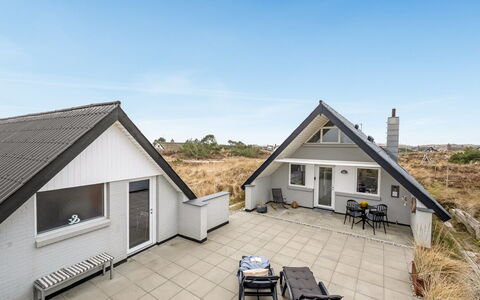 Jelisaveta - 500M from the Sea: Möbel, Interior Design, Flooring, Fussboden, Decke, Zimmer, Stuhl, Tabelle, Wohnung, Küche & Esszimmer Tisch