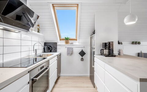 Jelisaveta - 500M from the Sea: Möbel, Interior Design, Flooring, Fussboden, Decke, Zimmer, Stuhl, Tabelle, Wohnung, Küche & Esszimmer Tisch
